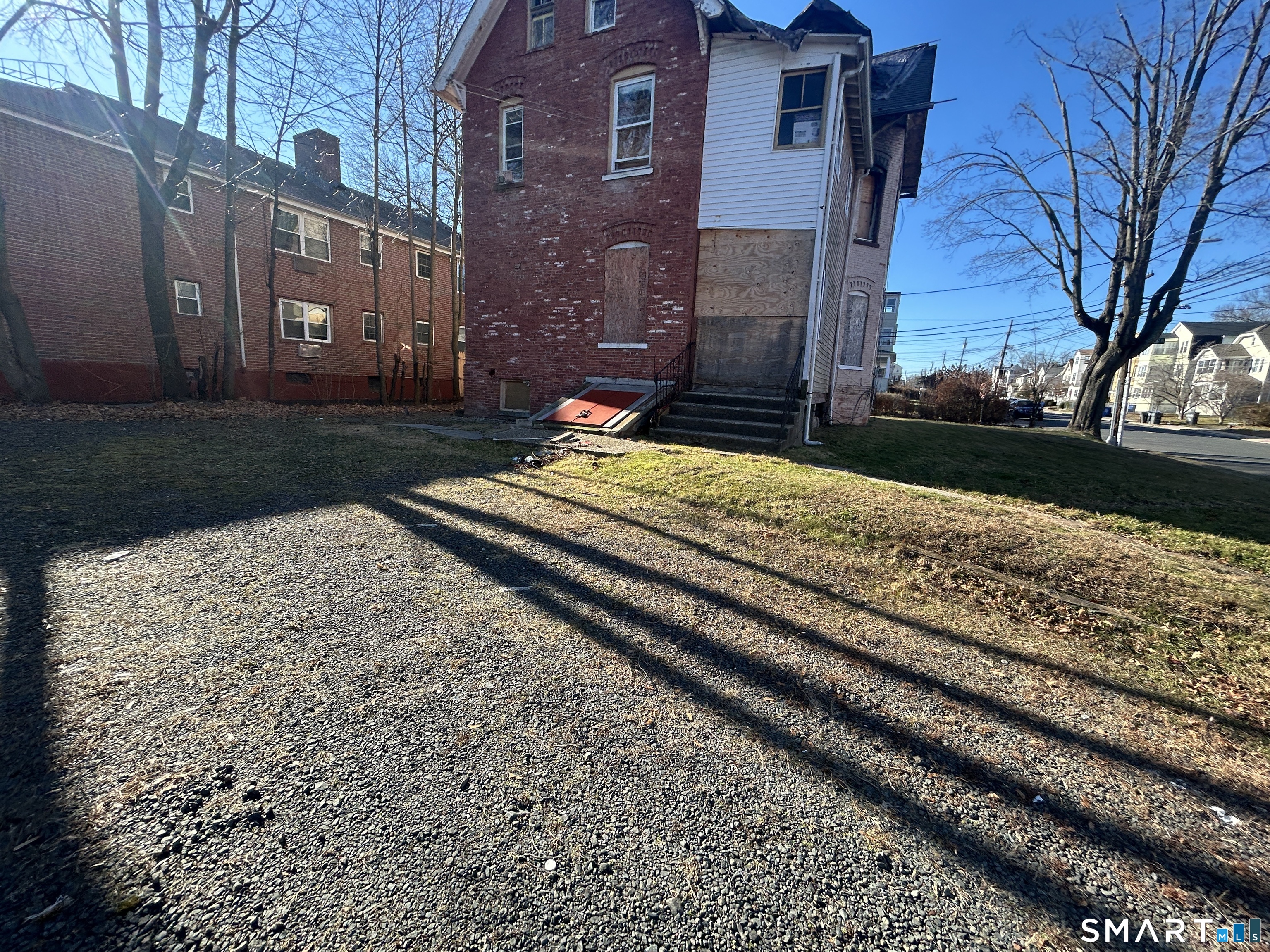 4 George Street Hartford, CT 06114 - Photo 4 of 35