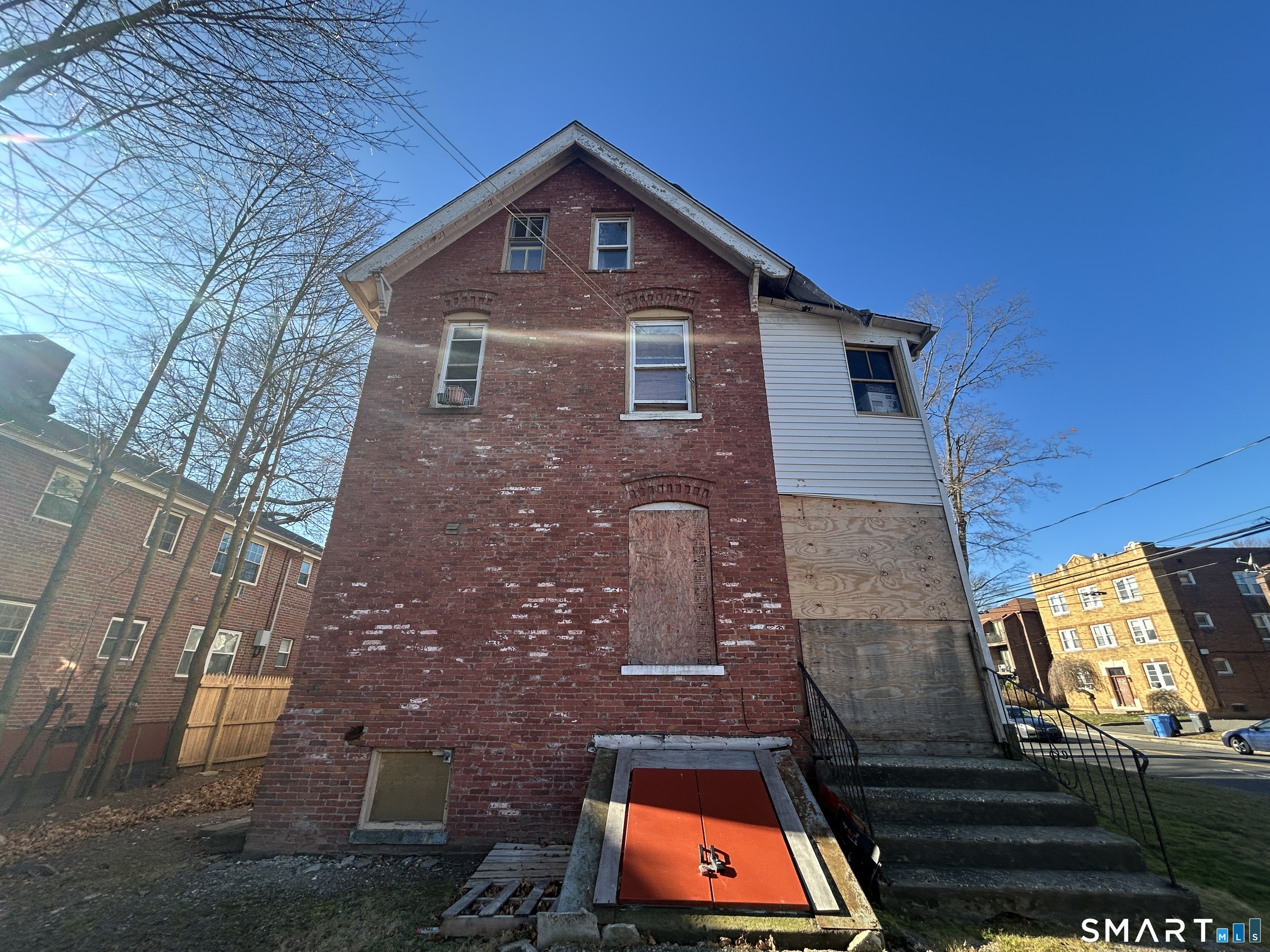 4 George Street Hartford, CT 06114 - Photo 5 of 35