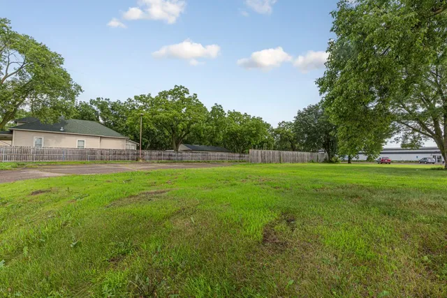 $49,000 | 1425 4th Street Northwest, Faribault, MN 55021