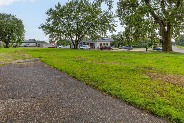 $49,000 | 1425 4th Street Northwest, Faribault, MN 55021