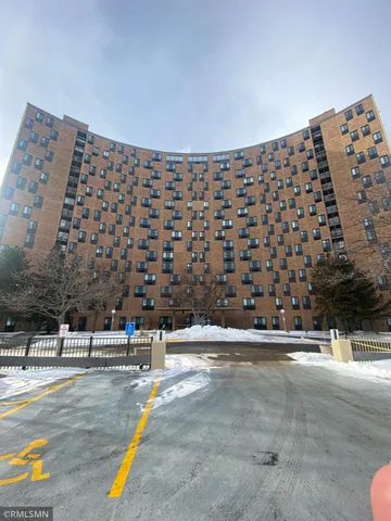 $72,000 | 1181 Edgcumbe Road, Unit 1007, St. Paul, MN 55105