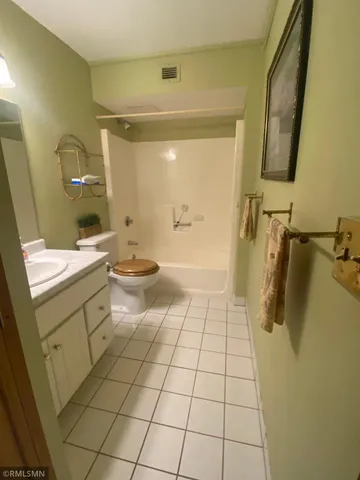 $72,000 | 1181 Edgcumbe Road, Unit 1007, St. Paul, MN 55105