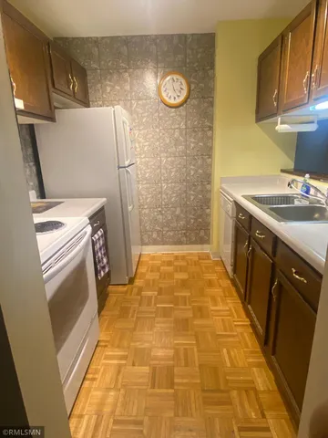 $72,000 | 1181 Edgcumbe Road, Unit 1007, St. Paul, MN 55105