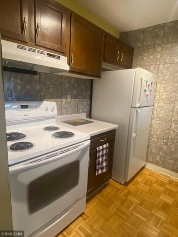 $72,000 | 1181 Edgcumbe Road, Unit 1007, St. Paul, MN 55105