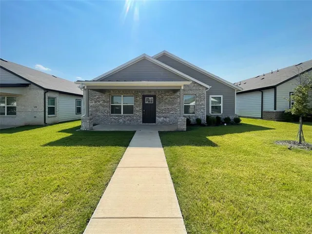 a front view of house with yard