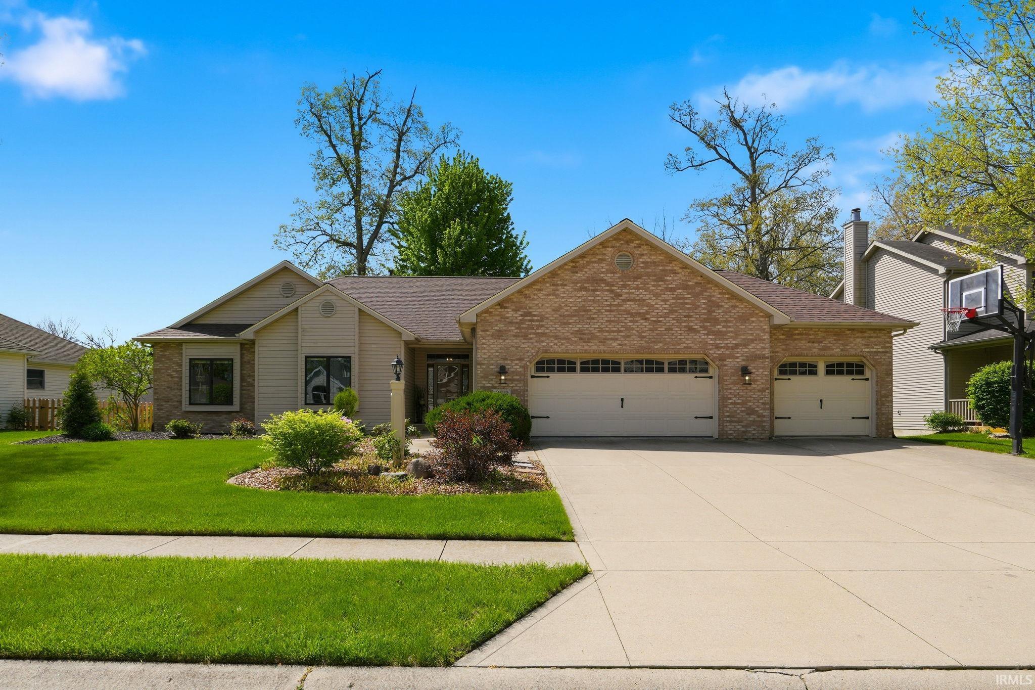 13919 Messenger Bay Fort Wayne, IN 46845 - Photo 2 of 26