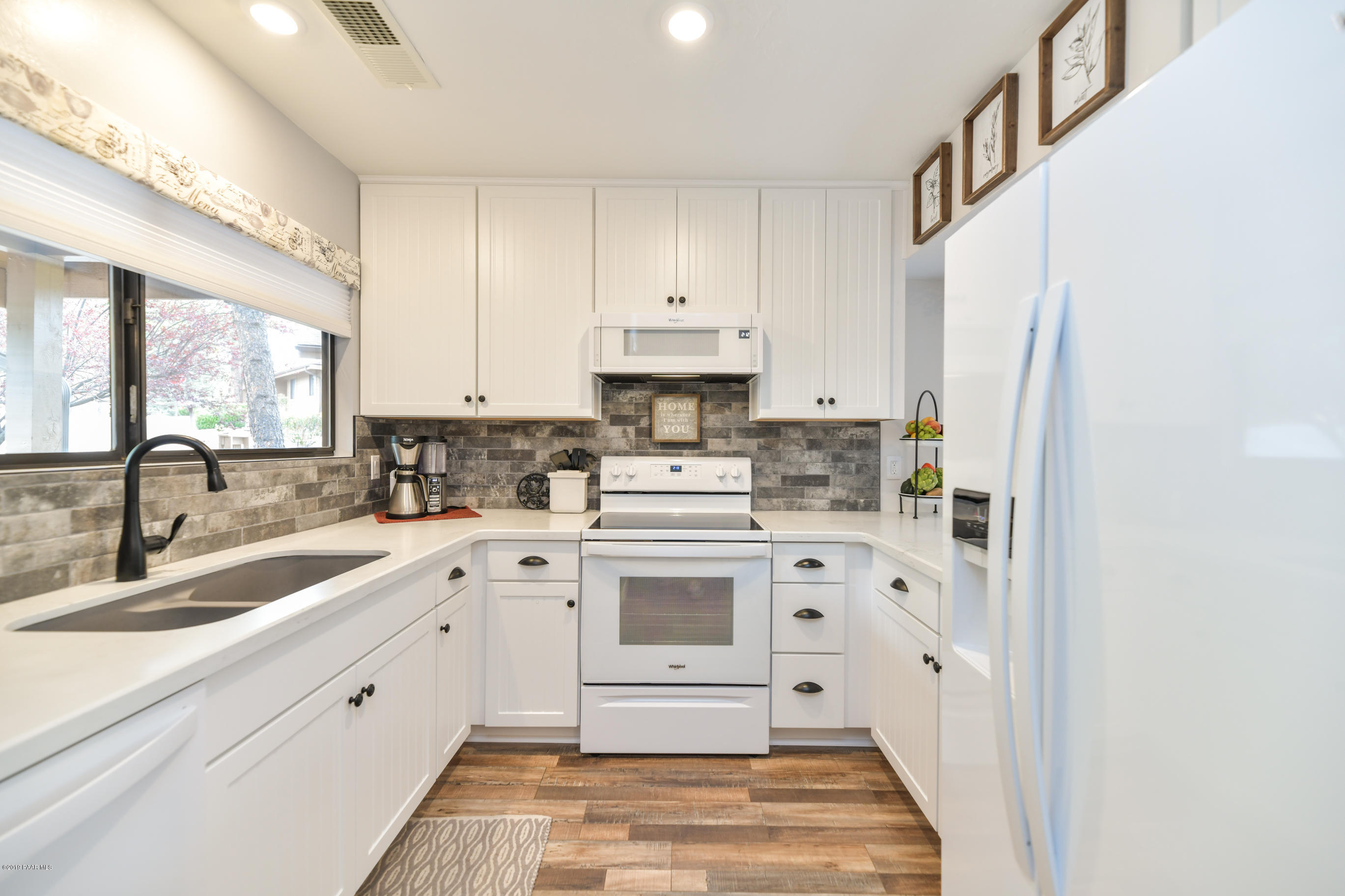 920 Old Stage Road Prescott, AZ 86303 - Photo 2 of 27 Gorgeous updated kitchen