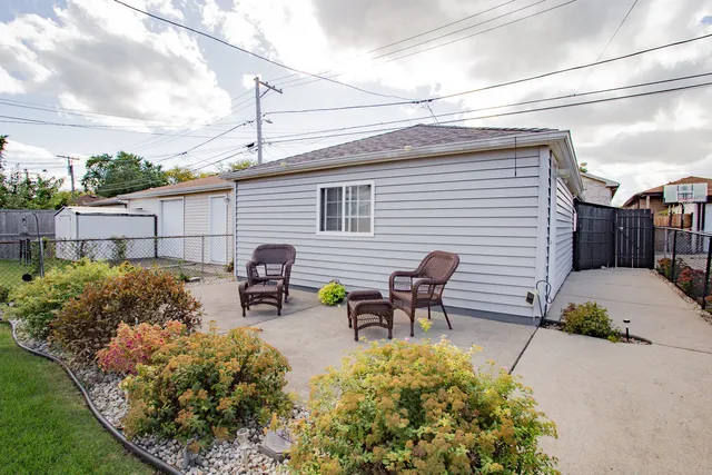 a view of backyard with sitting area