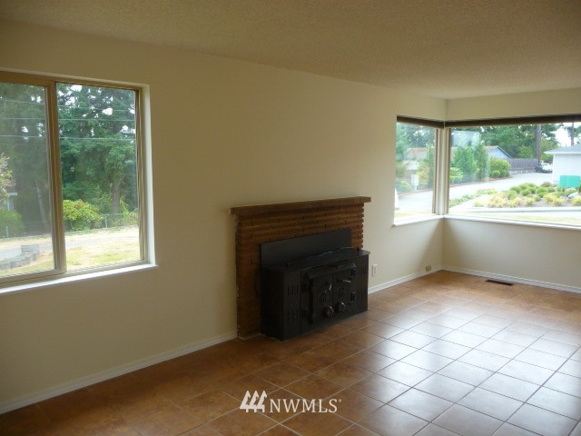 7819 228th Street Southwest Edmonds, WA 98026 - Photo 6 of 8 Gallery Image 6