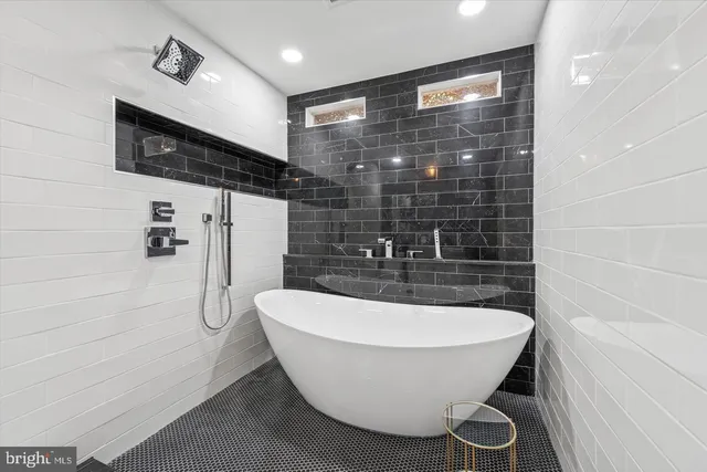 $450,000 | 635 North 13th Street, Unit A, Philadelphia, PA 19123