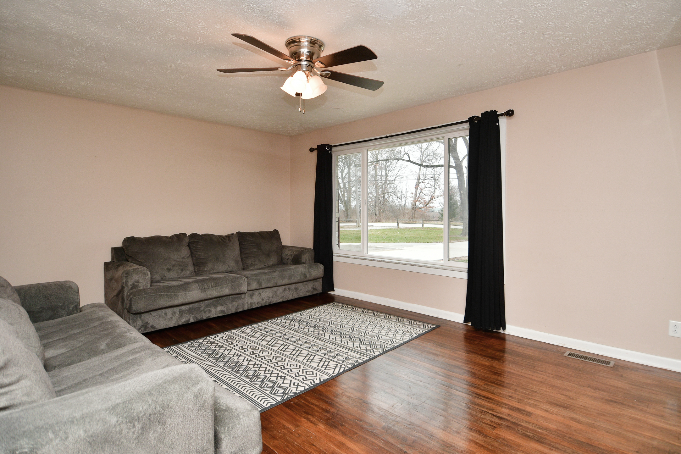 8635 Flynn Road Indianapolis, IN 46113 - Photo 4 of 47