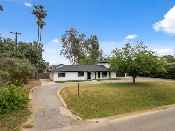 $1,229,000 | 10326 North Fowler Avenue, Clovis, CA 93619