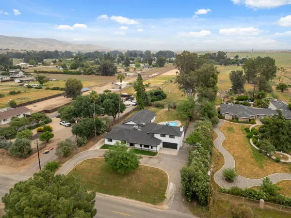$1,229,000 | 10326 North Fowler Avenue, Clovis, CA 93619