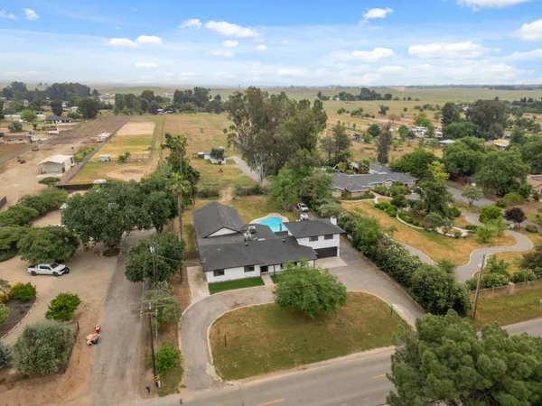 $1,229,000 | 10326 North Fowler Avenue, Clovis, CA 93619