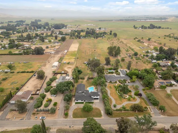 $1,229,000 | 10326 North Fowler Avenue, Clovis, CA 93619