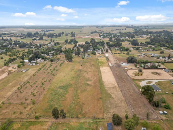 $1,229,000 | 10326 North Fowler Avenue, Clovis, CA 93619
