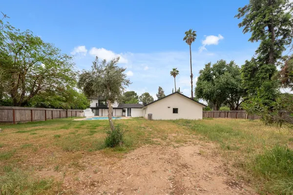 $1,229,000 | 10326 North Fowler Avenue, Clovis, CA 93619