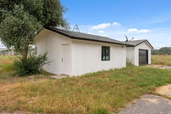 $1,229,000 | 10326 North Fowler Avenue, Clovis, CA 93619