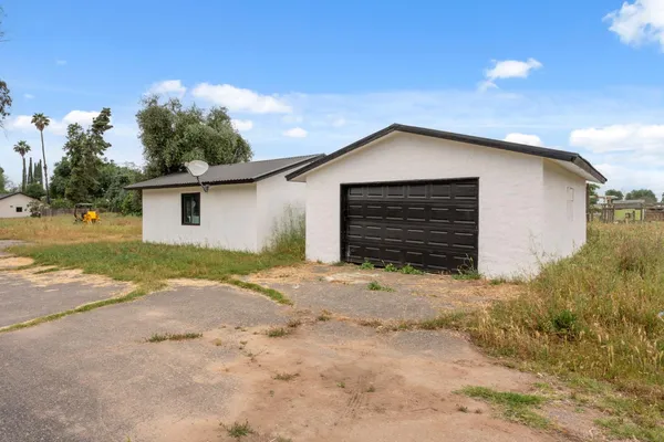 $1,229,000 | 10326 North Fowler Avenue, Clovis, CA 93619