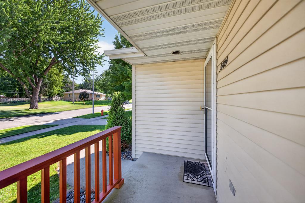 3704 Strathmore Lane Southeast Rochester, MN 55904 - Photo 5 of 37