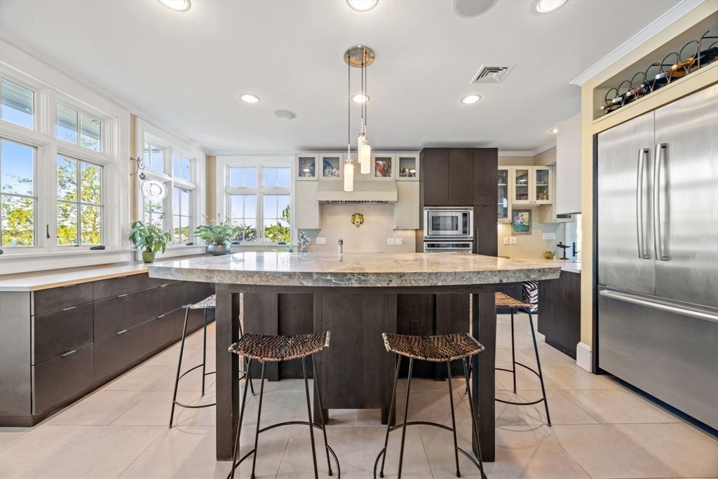 358 Rock Island Road Quincy, MA 02169 - Photo 4 of 40
