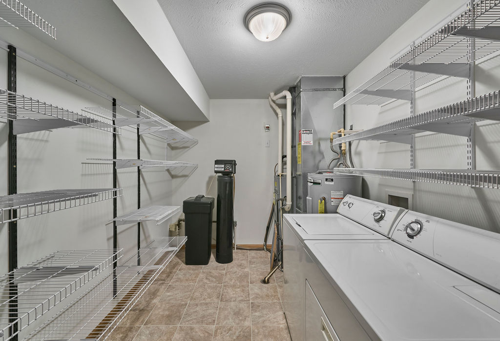 962 Arvle Circle, Unit 962 Sycamore, IL 60178 - Photo 13 of 18 a utility room with dryer and washer