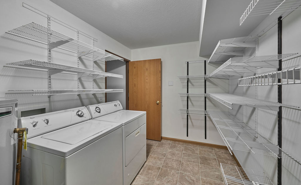 962 Arvle Circle, Unit 962 Sycamore, IL 60178 - Photo 15 of 18 a utility room with dryer and washer