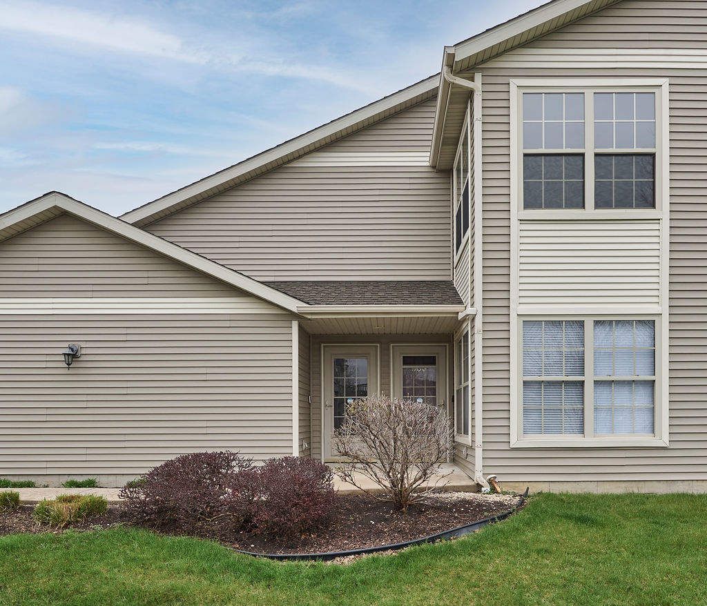 962 Arvle Circle, Unit 962 Sycamore, IL 60178 - Photo 2 of 18 a front view of a house with a yard