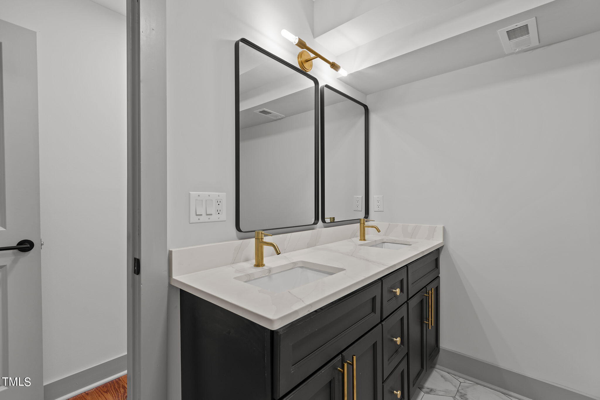 1016 Wofford Lane Raleigh, NC 27609 - Photo 32 of 50 29-web-or-mls-IMGL0331