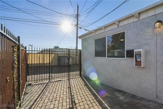 $900 | 1301 East Ogden Avenue, Unit E, Las Vegas, NV 89101