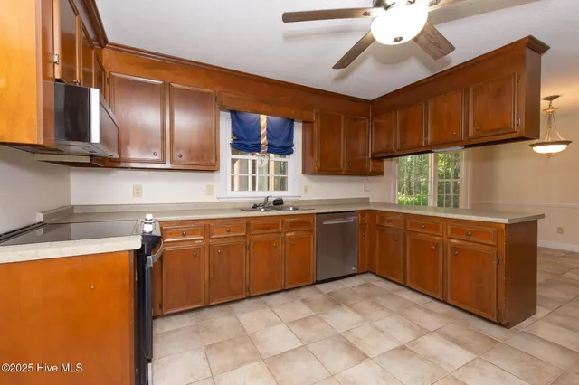 $1,915 | 113 Wesleyan Court, Jacksonville, NC 28546