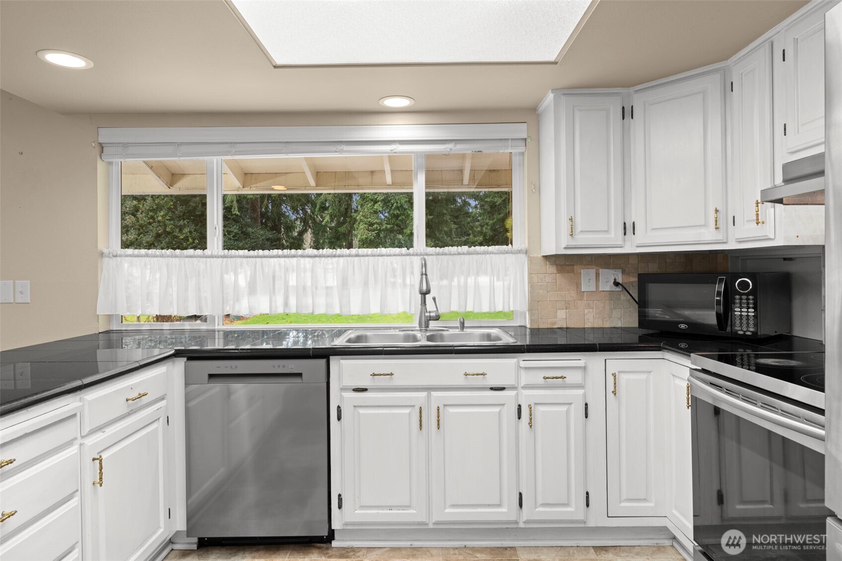 2913 Southwest 323rd Street Federal Way, WA 98023 - Photo 13 of 40