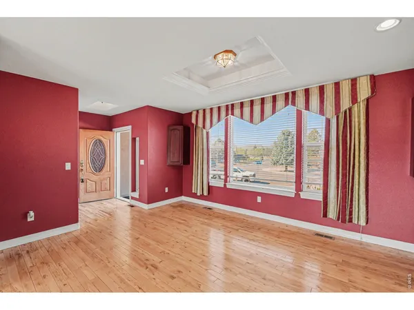 a view of a livingroom with a workspace