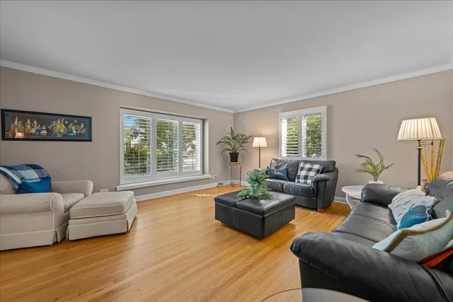 $875,000 | 1221 North Loomis Street, Naperville, IL 60563