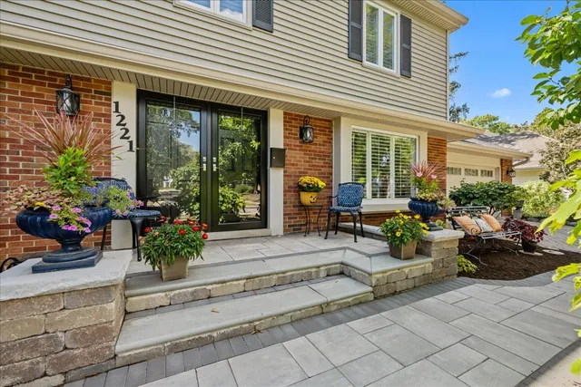 $875,000 | 1221 North Loomis Street, Naperville, IL 60563