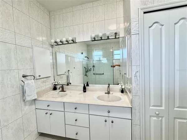 a bathroom with 2 sink and a mirror