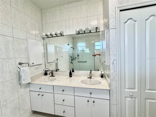 a bathroom with 2 sink and a mirror