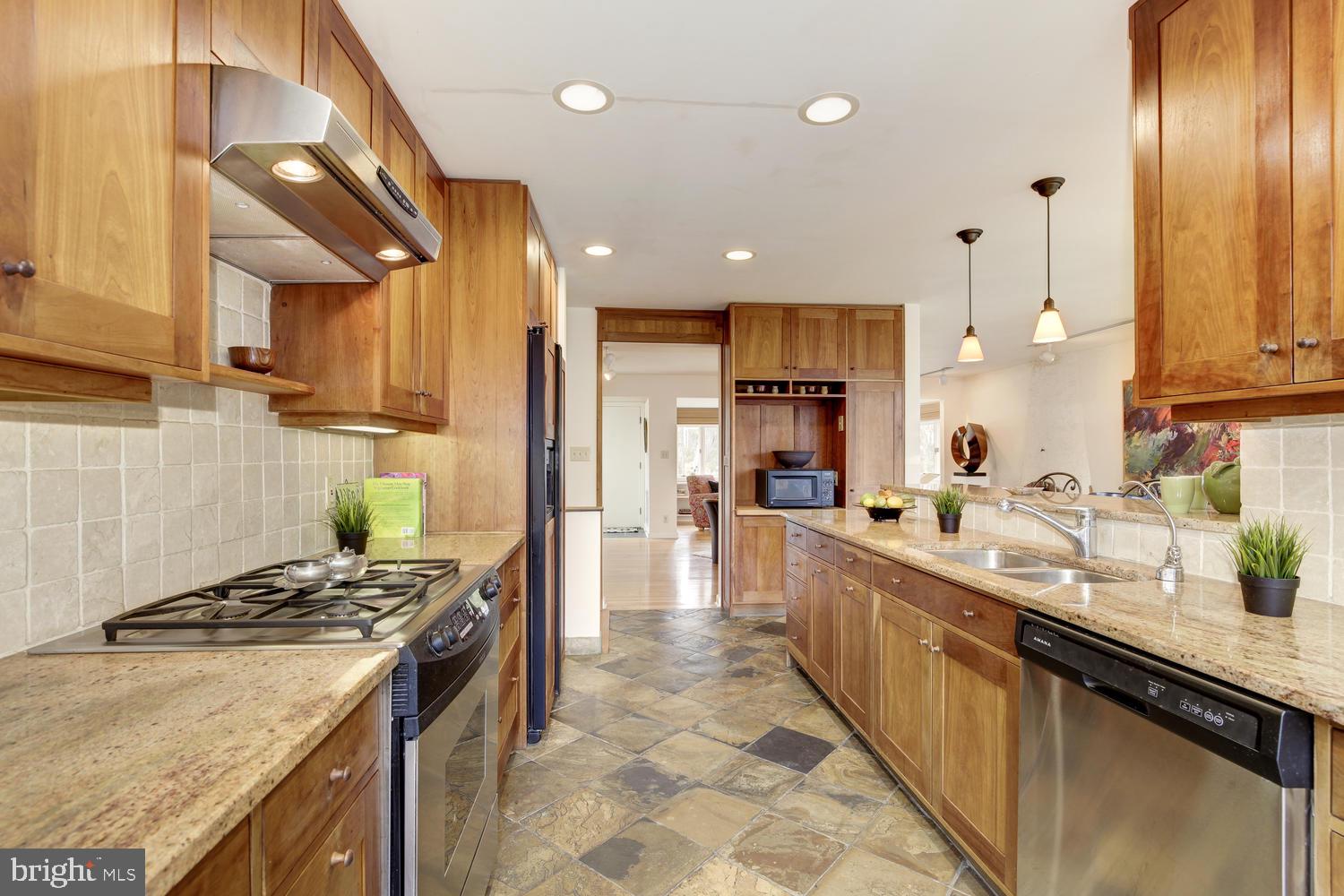 275 Riverside Drive Princeton, NJ 08540 - Photo 11 of 40 kitchen