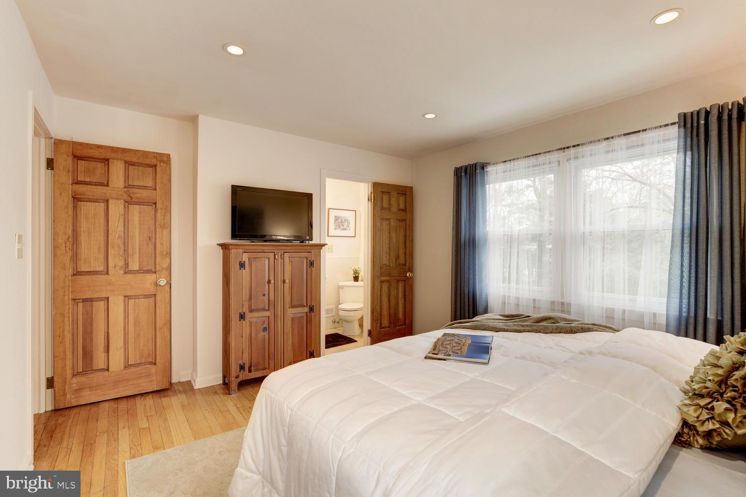 275 Riverside Drive Princeton, NJ 08540 - Photo 29 of 40 Master Bedroom