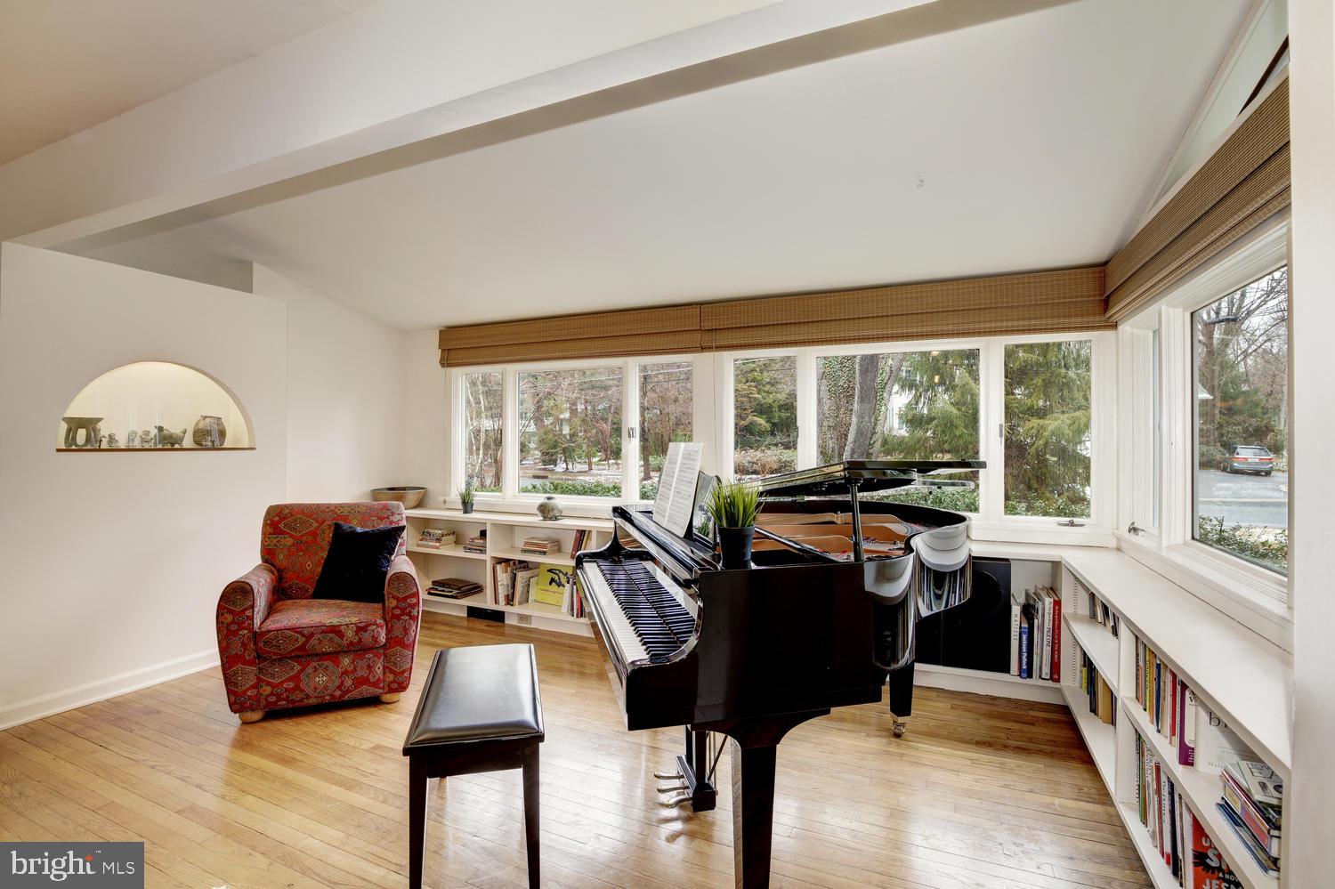 275 Riverside Drive Princeton, NJ 08540 - Photo 4 of 40 Living Room