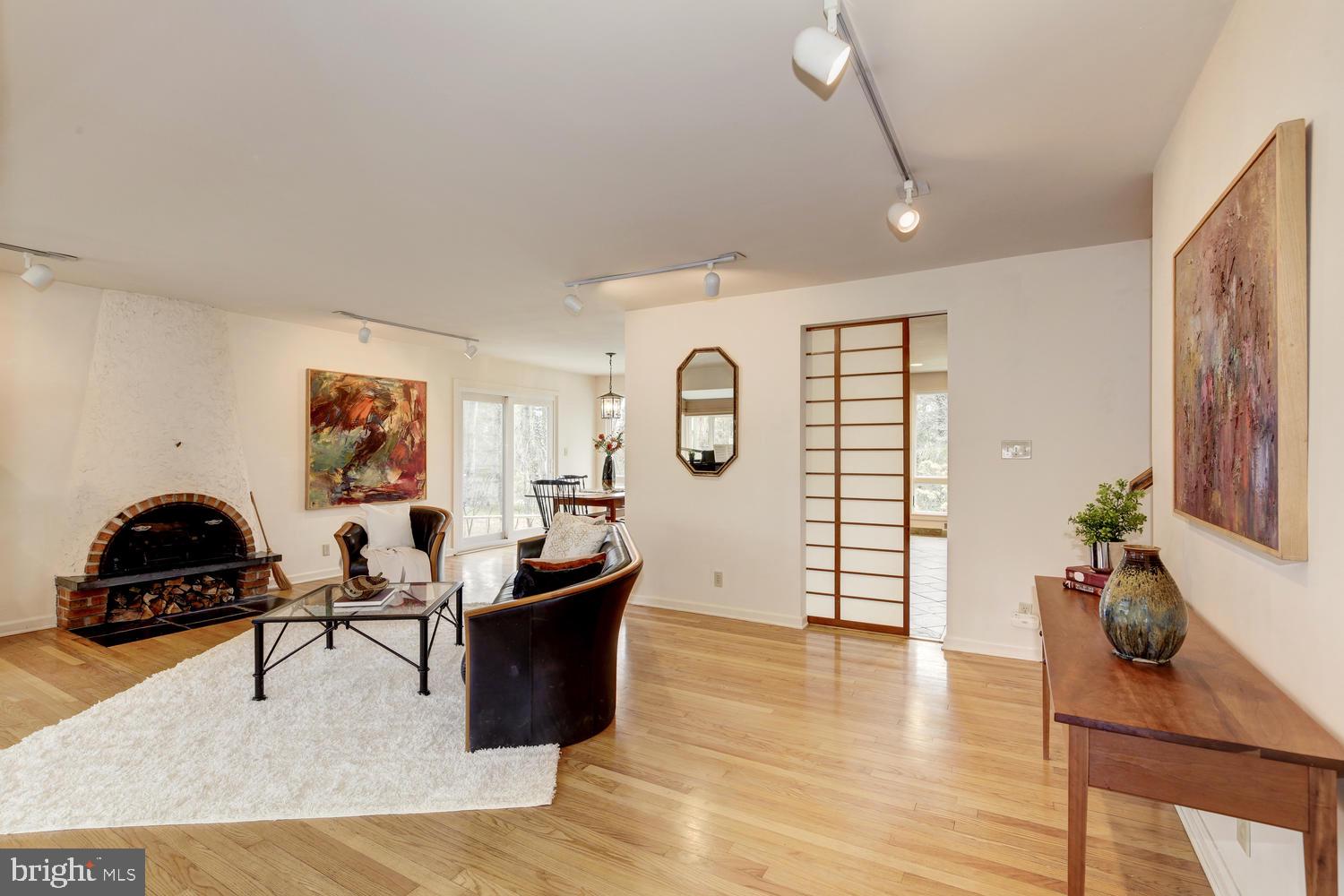 275 Riverside Drive Princeton, NJ 08540 - Photo 5 of 40 Living Room