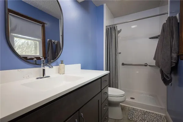 $275,000 | 2319 Northwest 4th St Place, Blue Springs, MO 64014