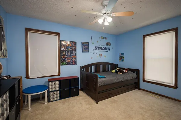 $275,000 | 2319 Northwest 4th St Place, Blue Springs, MO 64014