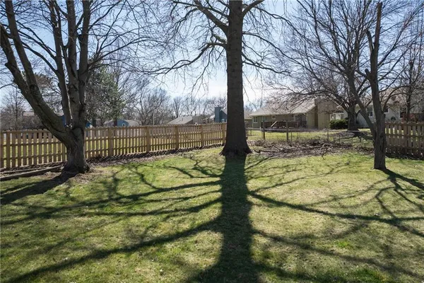 $275,000 | 2319 Northwest 4th St Place, Blue Springs, MO 64014