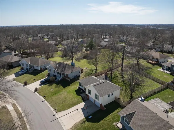 $275,000 | 2319 Northwest 4th St Place, Blue Springs, MO 64014