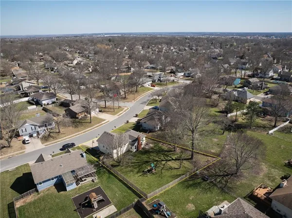 $275,000 | 2319 Northwest 4th St Place, Blue Springs, MO 64014