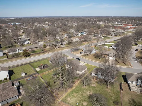 $275,000 | 2319 Northwest 4th St Place, Blue Springs, MO 64014
