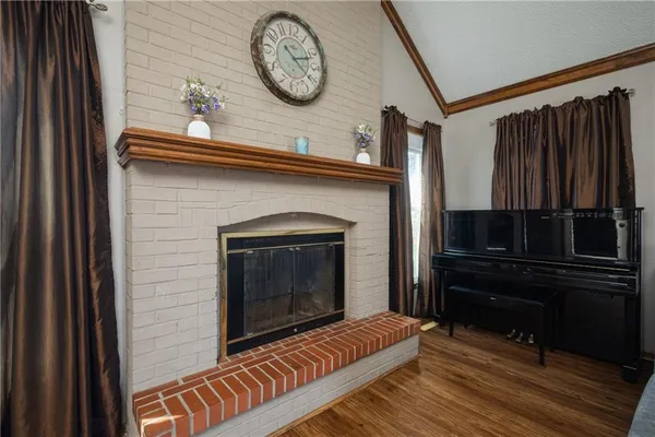 $275,000 | 2319 Northwest 4th St Place, Blue Springs, MO 64014