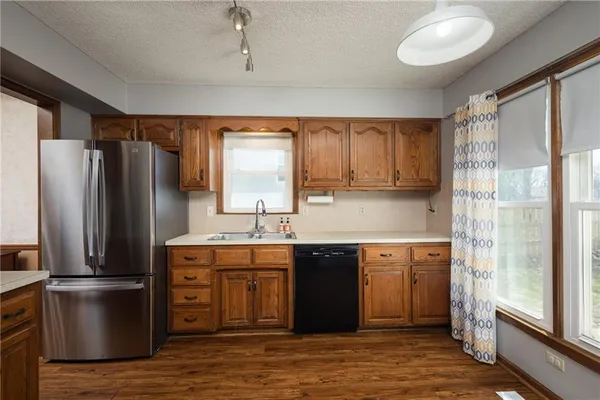 $275,000 | 2319 Northwest 4th St Place, Blue Springs, MO 64014