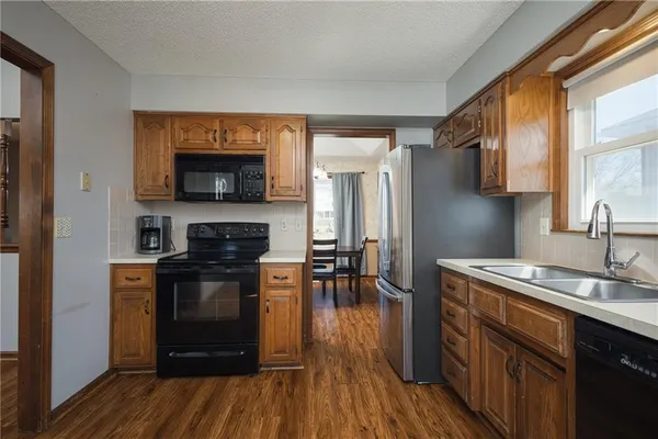 $275,000 | 2319 Northwest 4th St Place, Blue Springs, MO 64014